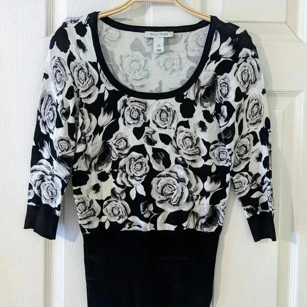 White House Black Market Size XS Black and White Minimalist Floral Sweater